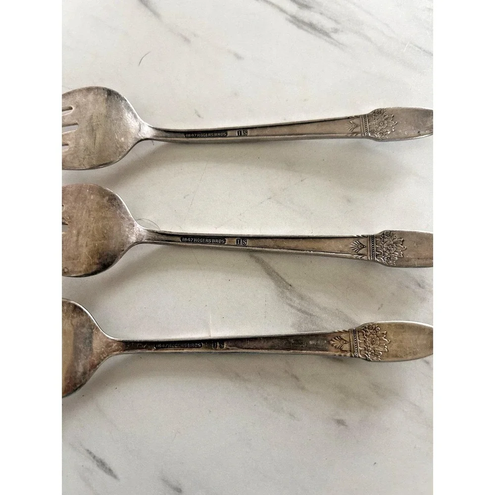 Vintage 1847 Rogers Bros IS First Love Silver Plate Salad Forks Lot of 3 BxA